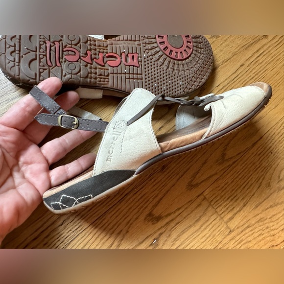 Merrell cream and brown leather sandals with back strap - Picture 6 of 12